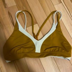 Lululemon size 8 sports bra